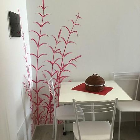 Appartamento Rubino - Lovely Little Flat 3 Minutes From Golf Club 5 Minutes From Lake Soiano Del Lago Luaran gambar